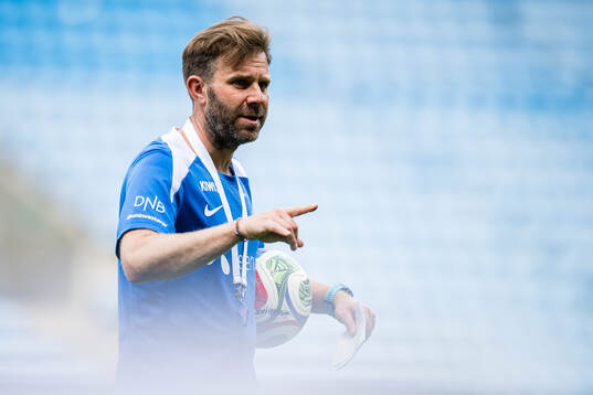 Assistant coach Mikey Harris of the Norwegian women’s
