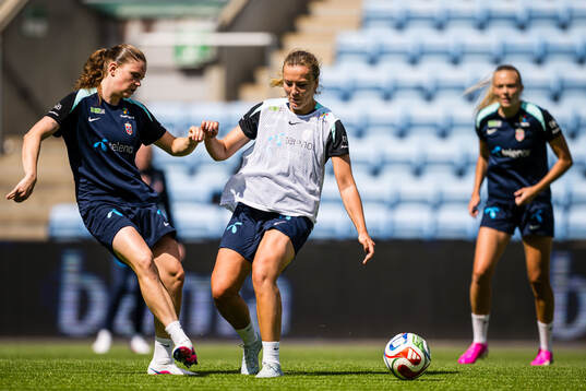 Signe Gaupset and Sara Kanutte Fornes of the Norwegian