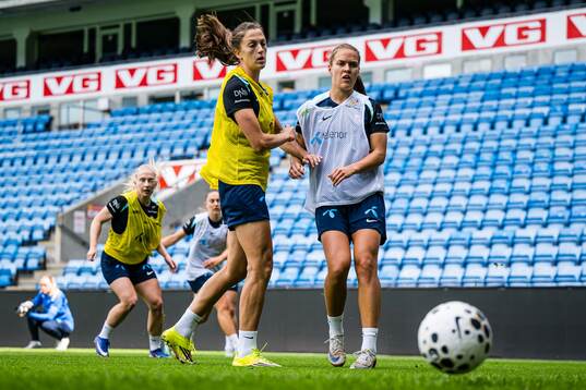 Emma Stølen Godø and Iris Omarsdottir of the Norwegian