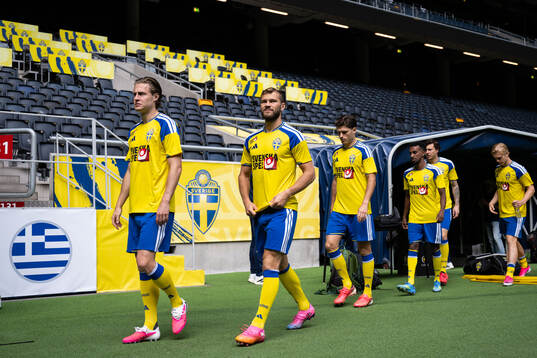 Mattias Svanberg, Jesper Karlström, Besfort Zeneli and