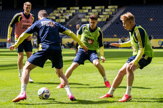 Eric Smith, Viktor Gyökeres and Daniel Svensson of the