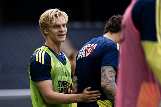 Lucas Bergvall and Victor Nilsson Lindelöf of the Swedish