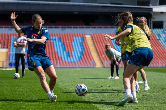 Anna Anvegård and Bella Andersson of the Swedish women's