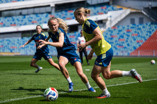 Matilda Vinberg and Beata Olsson of the Swedish women's