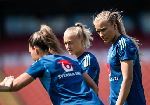 Hanna Bennison and Smilla Holmberg of the Swedish women's
