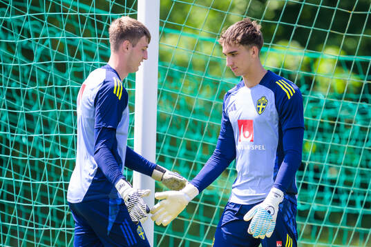 Goalkeeper Elis Jäger and Goalkeeper Nils Ramming of the
