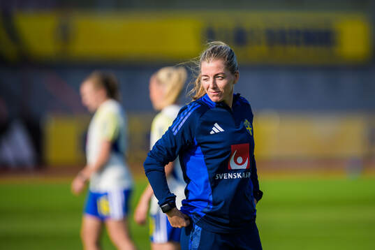 Assistant coach Linda Sembrandt
