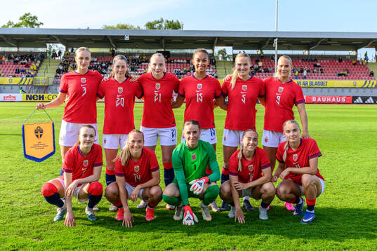 Top left Mia Authen, Carina Wik Alfredsen, Synne