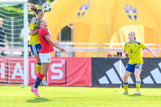 Athinna Persson Lundgren of Sweden and Julie Aune Jorde of