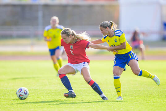 Oda Johansen of Norway and Johanna Renmark of Sweden