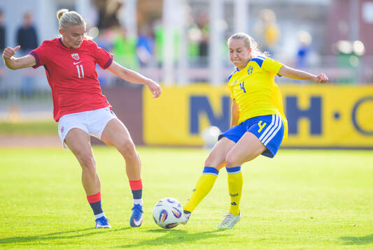 Thea Kyvåg of Norway and Sara Eriksson of Sweden