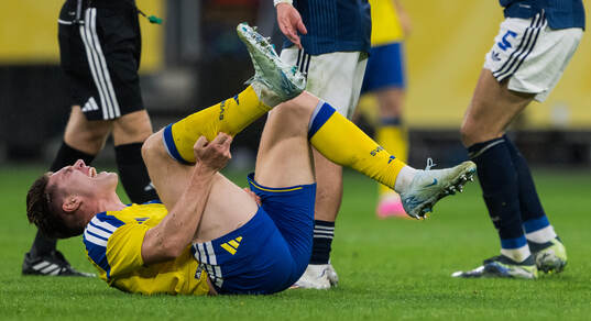 Viktor Gyökeres of Sweden in pain