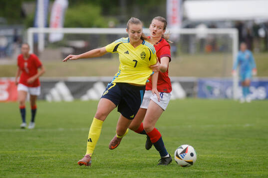 Lilian Häggkvist of Sweden and Sigrid Antonsen Gamst of