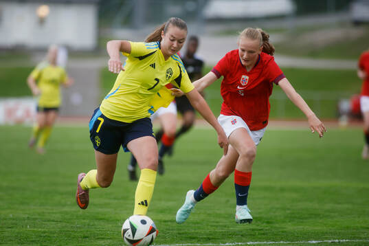 Lilian Häggkvist of Sweden and Marie Krogsaeter Saeterröy