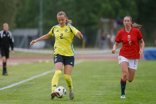Angelina Klingberg of Sweden and Julie Steen of Norge