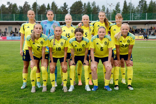 Mollie Josefsson, Emilia Redzter, Lia Törnström, Rebecca