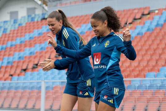 Bella Andersson and Felicia Schröder of the Swedish