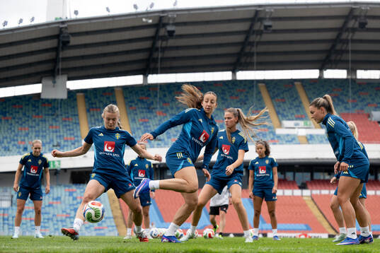 Bläddra bland fler bilder av Football, FIFA Women's World Cup Qualifier, Sweden, Training