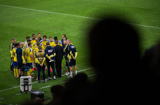 Head coach Graham Potter of Sweden gathers with players at