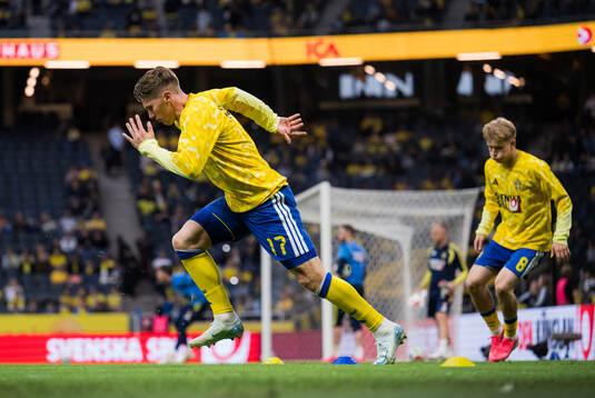 Viktor Gyökeres and Daniel Svensson of Sweden