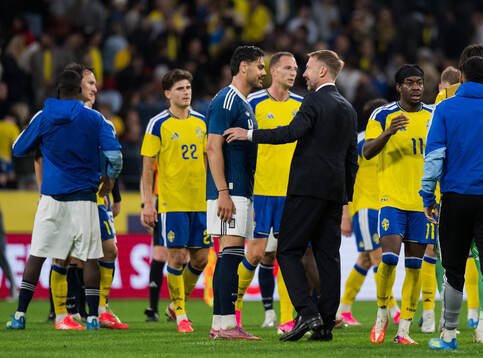 Ntinos Mavropanos of Greece and Head coach Graham Potter of
