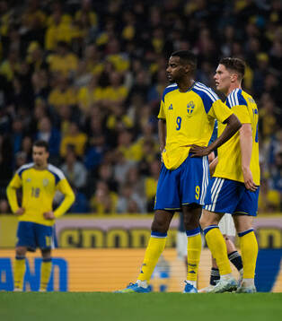 Alexander Isak and Viktor Gyökeres of Sweden