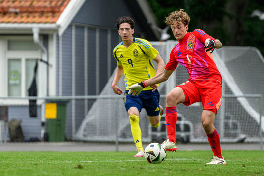 Elion Imeri and goalkeeper Elton Otto