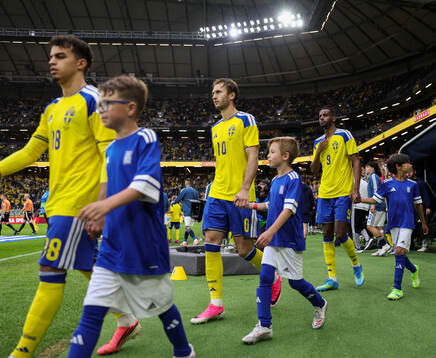 Benjamin Nygren and Alexander Isak of Sweden