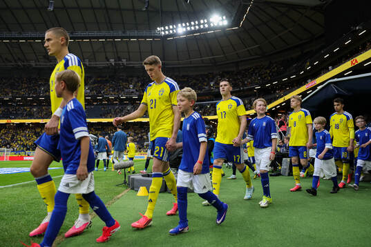 Gustaf Lagerbielke, Alexander Bernhardsson, Viktor