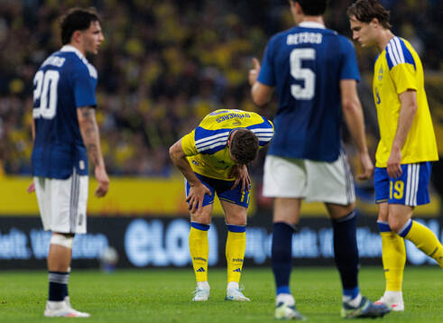 Viktor Gyökeres of Sweden in pain