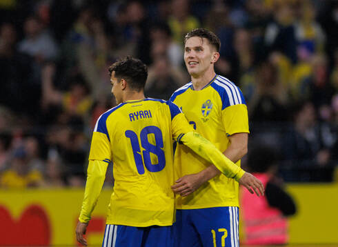 Viktor Gyökeres and Yasin Ayari of Sweden celebrate
