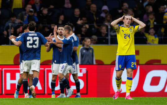 Elliot Stroud of Sweden looks dejected