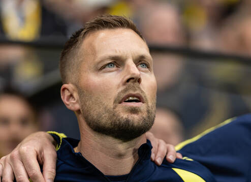 Assistant coach Sebastian Larsson of Sweden
