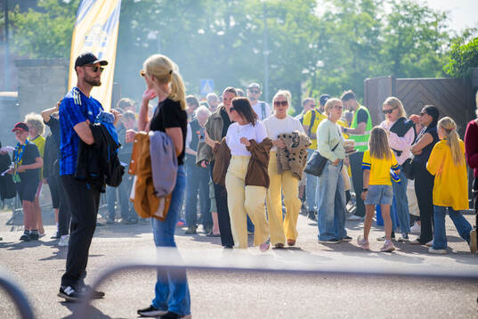 Spectators arriving