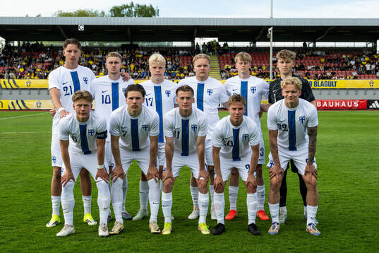 The starting eleven of Finland pose for a photo