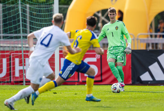Goalkeeper Elis Jäger of Sweden