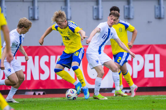 Charlie Rosenqvist of Sweden and Marius Söderbäck of