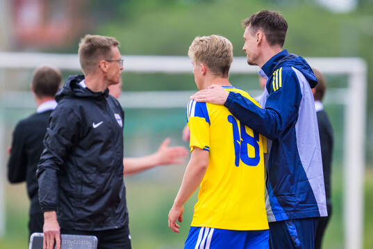 Charlie Rosenqvist and Head coach head Daniel Bäckström