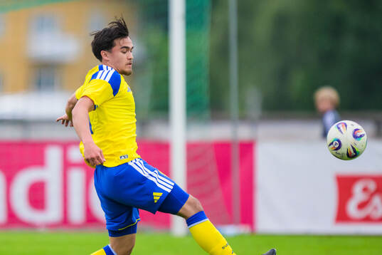 Alexander Thongla-Iad Warneryd of Sweden