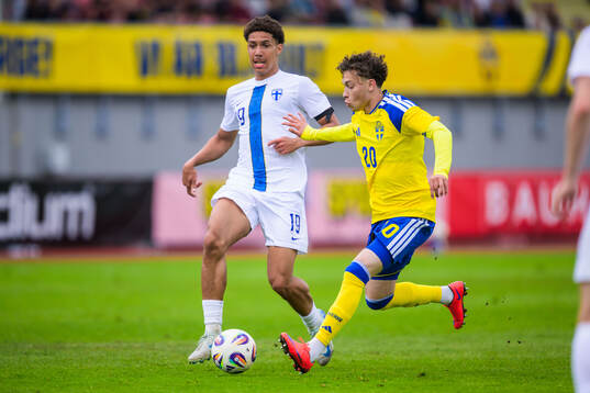 David Ezeh of Finland and Victor Goncalves Andersson of