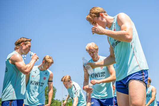 Patrick Berg, Kristian Thorstvedt and players of the