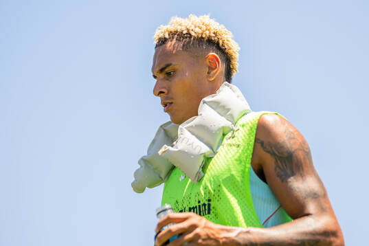 Antonio Nusa of the Norwegian national football team cools