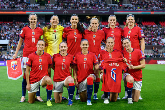 The starting eleven of Norway, from the top left; Caroline