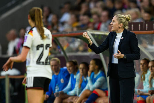 Head coach Gemma Grainger of Norway