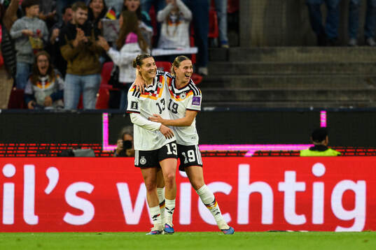 Carlotta Wamser and Klara Bühl of Germany celebrate