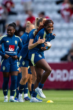 Fridolina Rolfö and Evelyn Ijeh of Sweden