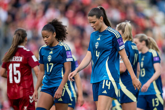 Felicia Schröder and Bella Andersson of Sweden look