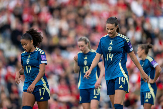 Felicia Schröder and Bella Andersson of Sweden look