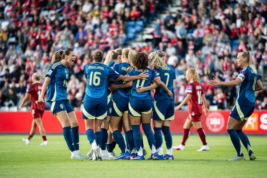 Johanna Rytting Kaneryd of Sweden celebrates with team mates