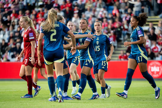 Johanna Rytting Kaneryd of Sweden celebrates with team mates
